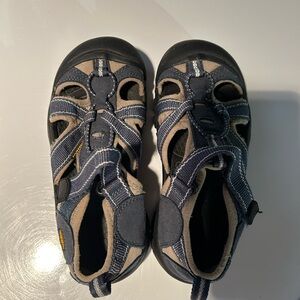 Boys Keen shoes size 13